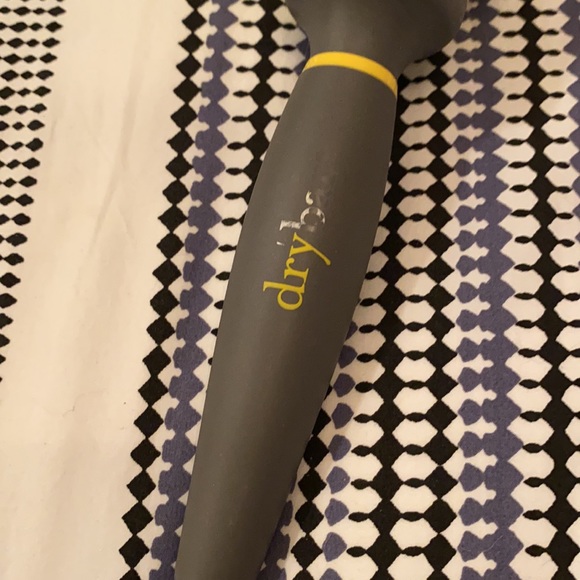 Drybar Half Pint Small Round Ceramic Brush. - Picture 3 of 4